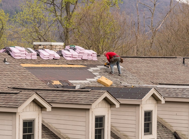 Roof-Replacement-Cost-Roofing-contractors-replacing-the-old-shingles