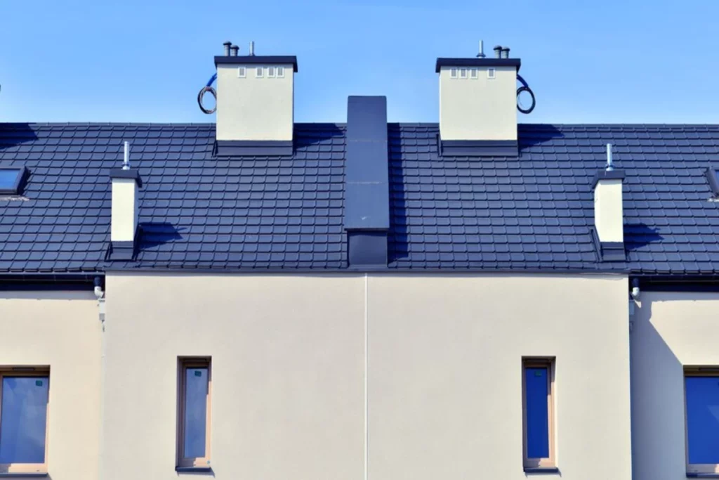 Flat vs. Sloped Roofs: Weighing the Pros and Cons